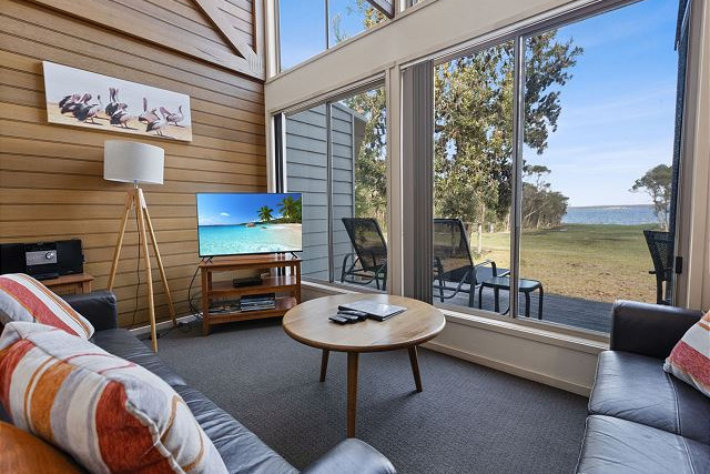 Steamer - Waterfront Retreat