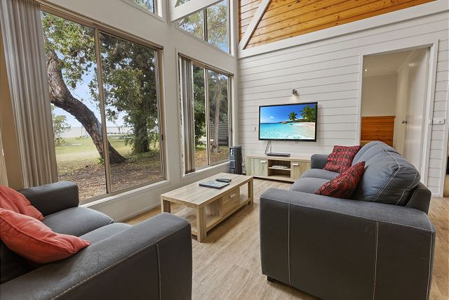 Westwind - Waterfront Retreat
